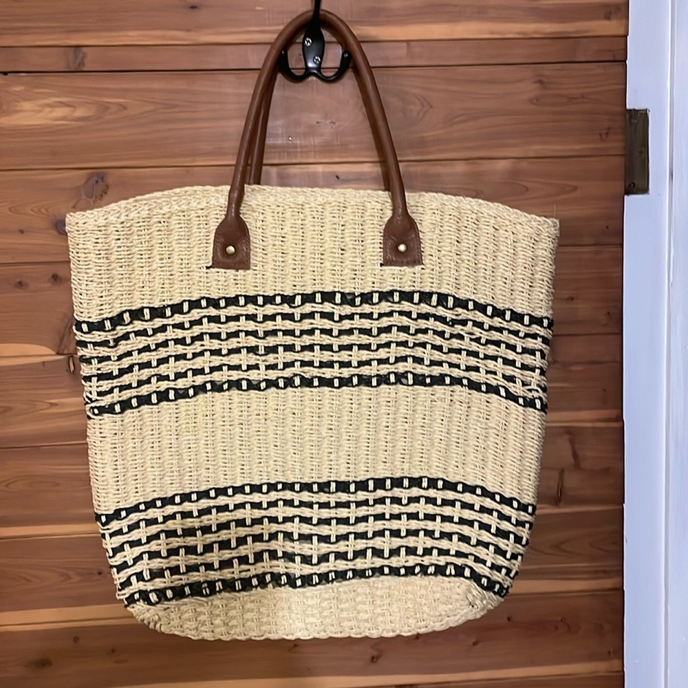Raffia straw tote